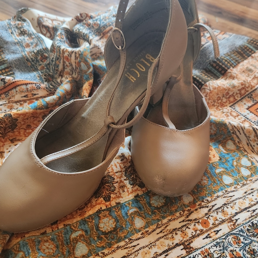 Bloch Character Shoes, size 8